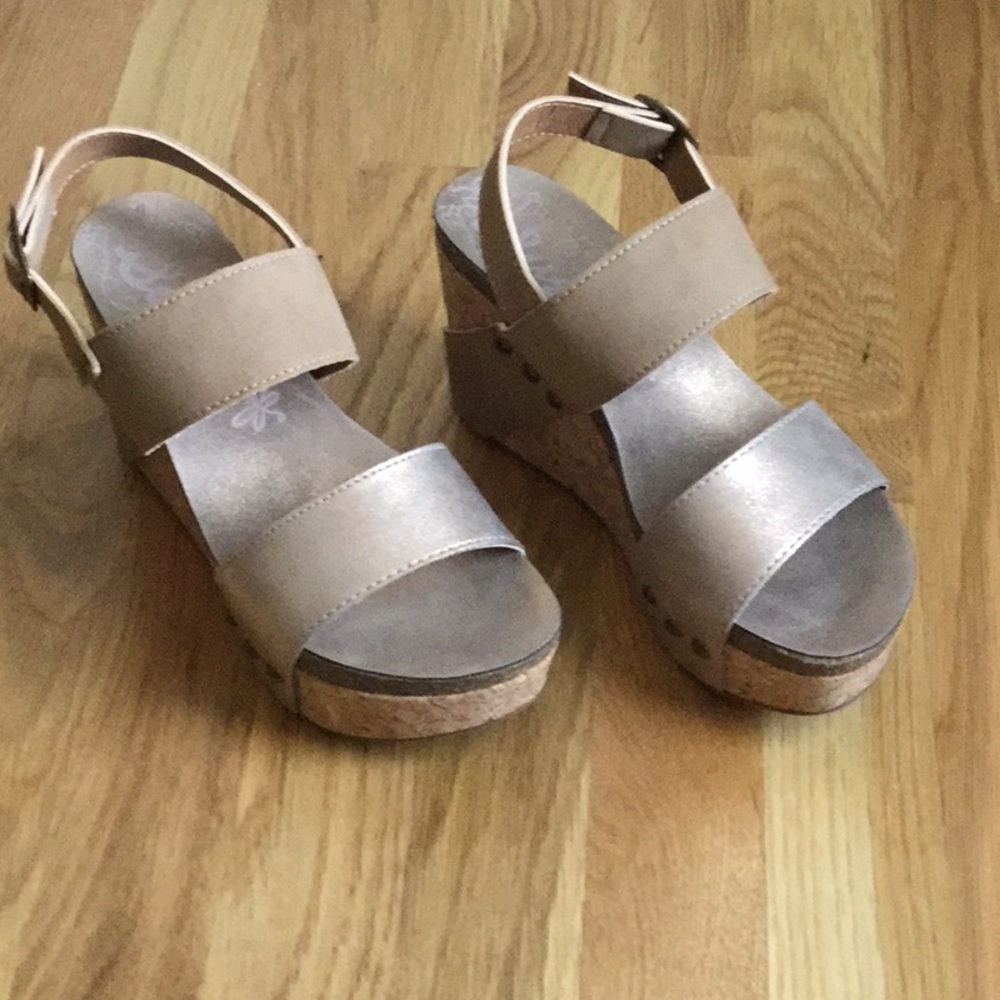Sugar Jeffery Cork Wedge - Like New - Picture 2 of 8